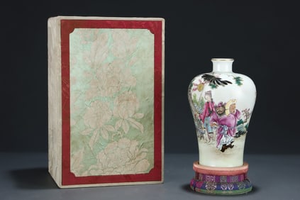 An Exquisite Enamel Painted Gold Character and Story Pattern Vase,With Poem