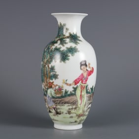 An Exquisite Enamel Character and Story Pattern Vase,With Poem