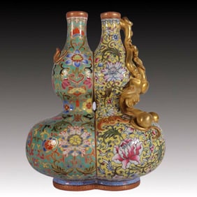 An Exquisite Enamel Carved Painted Gold Bats,Gourd and Peach Pattern Gourd-Shaped Vase