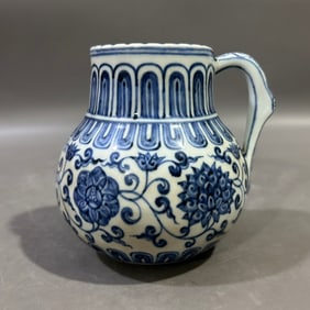 An Exquisite Blue and White Lotus Pattern Pot