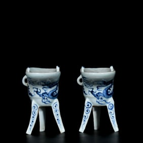A Pair of Exquisite Blue and White Dragon Pattern Tripod Goblets