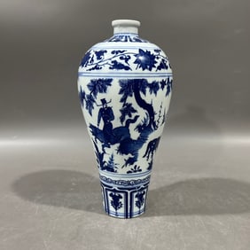 An Exquisite Blue and White Character and Story Pattern Vase