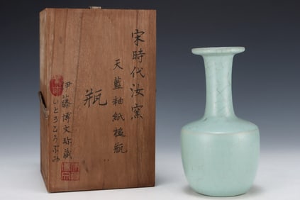 An Exquisite Ru yao Sky Blue Glazed Vase