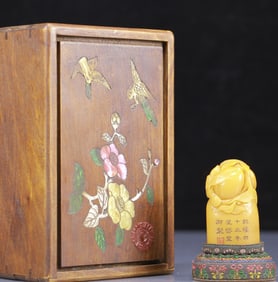 An Exquisite Tianhuang Stone Peach Pattern Seal