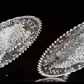 USA Morgan Dollar 1921 Coin: Obv: profile bust with date below and E PLURIBUS UNUM legend and stars around. Rev: eagle with In God we trust above within wreath with UNITED STATES OF AMERICA ONE DOLLAR legend. IN GOD WE TRUST / LI