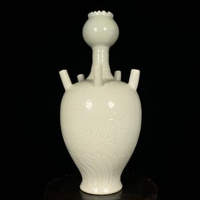 An Exquisite Ding yao Flower Pattern Vase