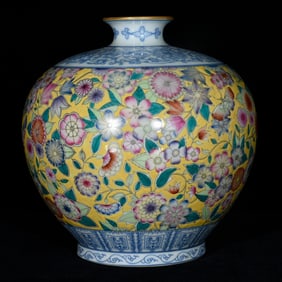 An Exquisite Yellow Ground Blue and White Enamel Painted Gold Flower Pattern Apple-Shaped Vase
