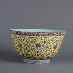 An Exquisite Yellow Ground Famille-Rose Painted Gold Lotus Pattern Bowl