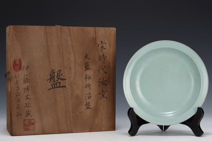 An Exquisite Ru yao Sky Blue Glazed Plate