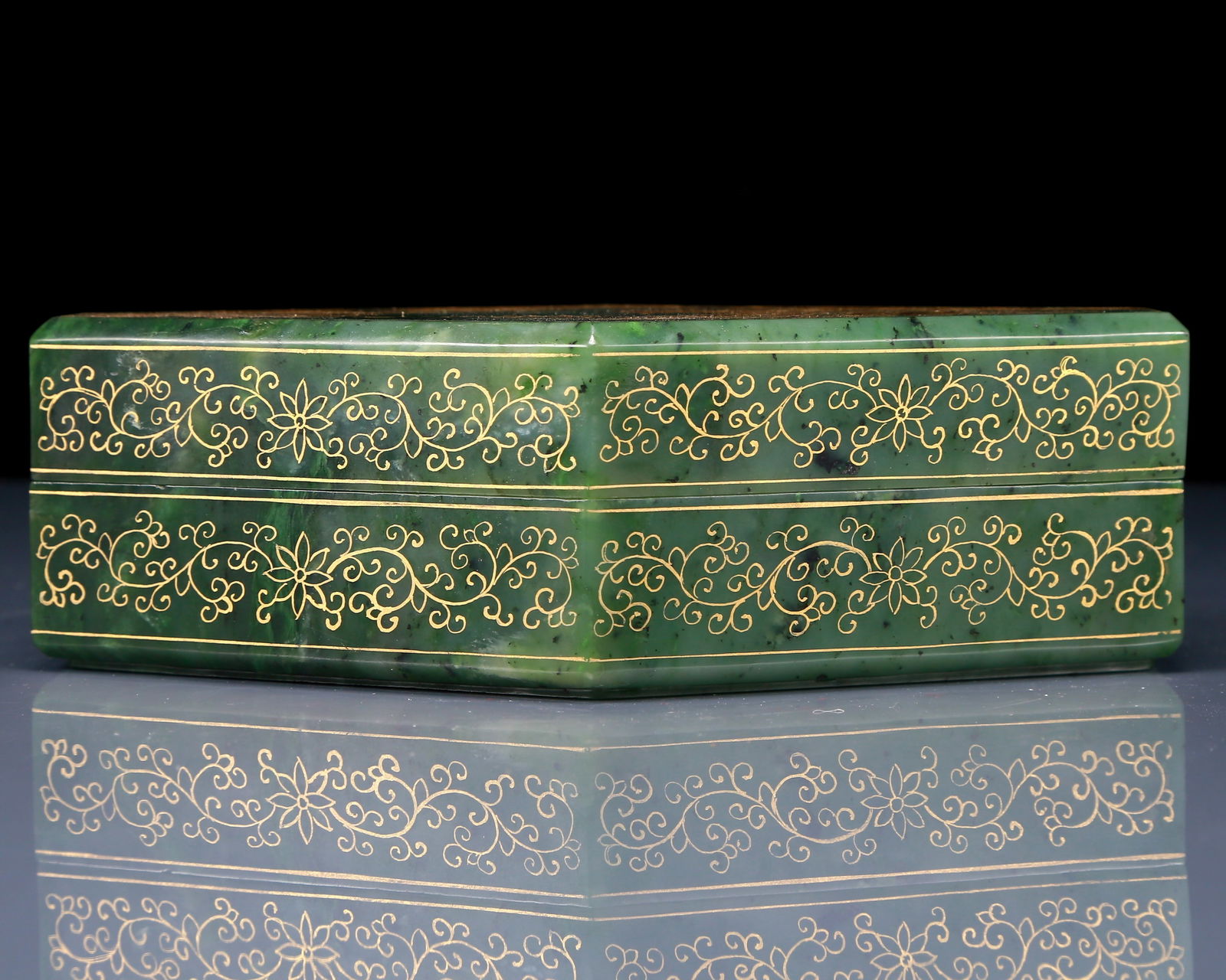 An Exquisite Jasper Painted Gold Landscape Pattern Box (1 of 8)