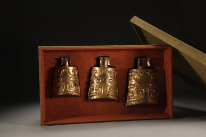 A Set of Fine Gilt Bronze Beast-Face Pattern Ornament
