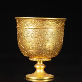 An Exquisite Gilt Bronze Figure Pattern Cup