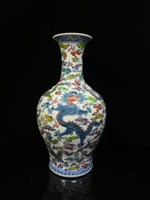 A Huge Wucai Auspicious Cloud and Dragon Pattern Vase