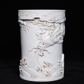 An Exquisite White Porcelain Auspicious Cloud and Dragon Pattern Brush Pot