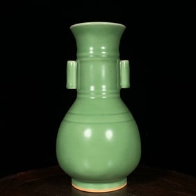 An Exquisite Longquan yao Celadon Glazed Double-Ears Vase