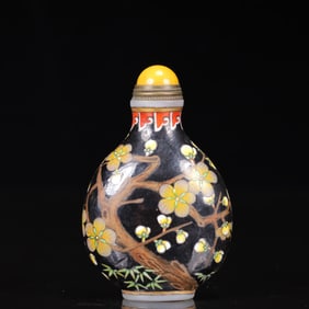 An Exquisite Glass Flower and Bird Pattern Snuff Bottle