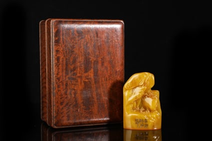 An Exquisite Tianhuang Stone Landscape and Figure Pattern Seal