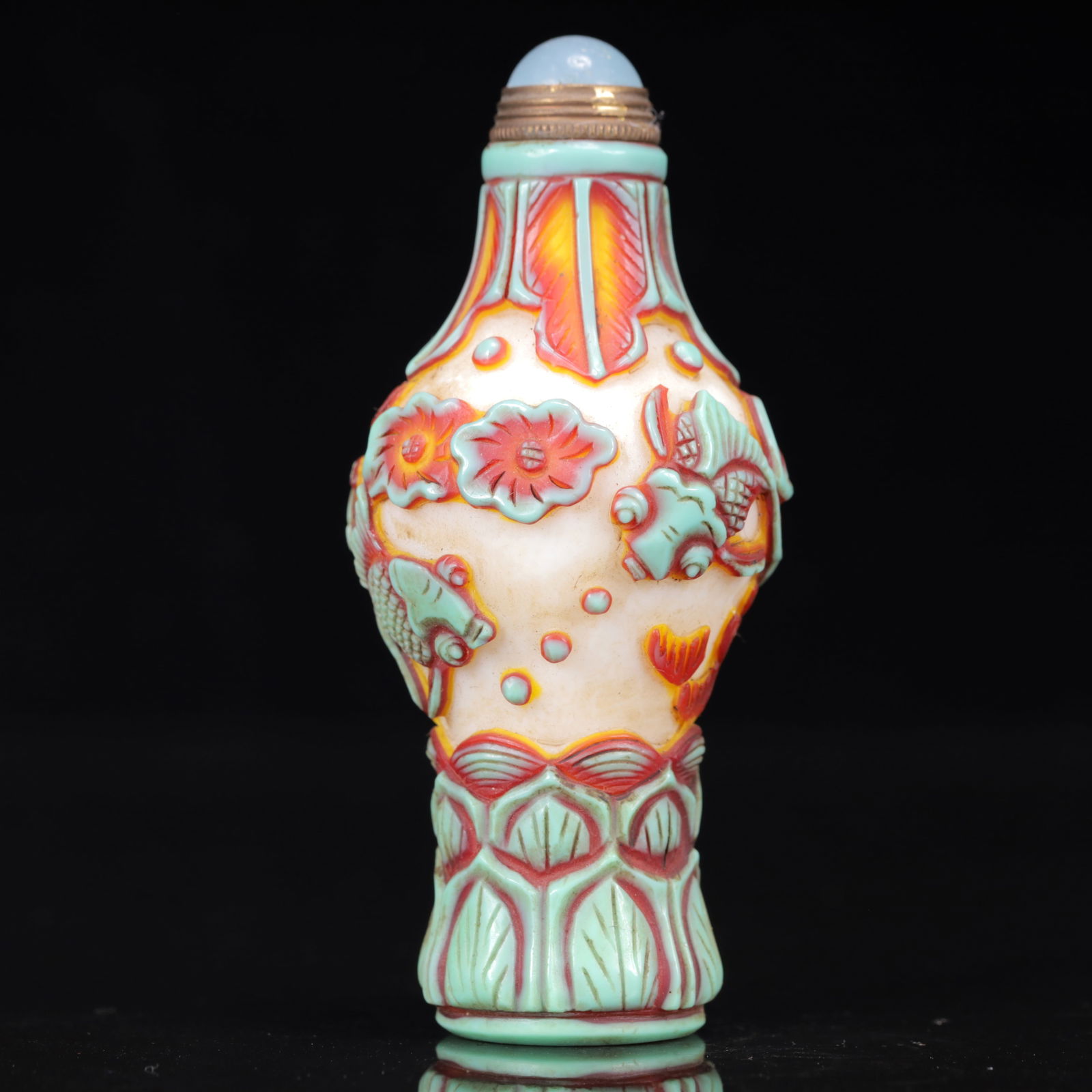 An Exquisite Glass Goldfish Pattern Snuff Bottle (1 of 7)