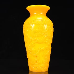 An Exquisite Glass Dragon Pattern Vase