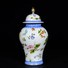 An Exquisite Enamel Painted Gold Flower and Butterfly Pattern Cover Jar