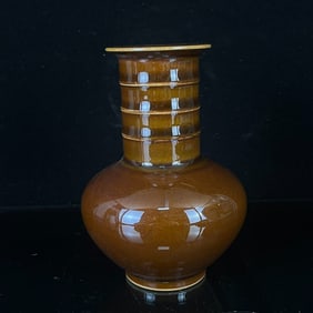 An Exquisite Brown Glazed Vase