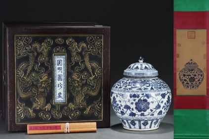A Huge Blue and White Lotus and Auspicious Cloud Pattern Cover Jar,With Vertical Scroll Painting on