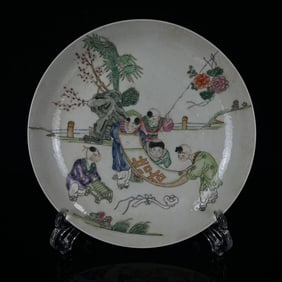 An Exquisite Famille-Rose Character and Story Pattern Plate