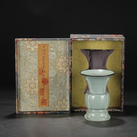 An Exquisite Ru yao Sky Blue Glazed Cover with Silver Vase,With an Imperial Poem by Emperor Qianlong