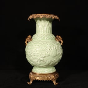 An Exquisite Longquan yao Inlaid Bronze Auspicious Cloud and Dragon Pattern Double-Ears Vase