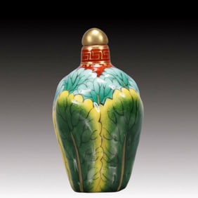An Exquisite Famille-Rose Cabbage Pattern Snuff Bottle