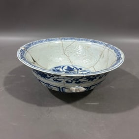 An Exquisite Blue and White Mandarin Duck,Auspicious Cloud and Dragon Pattern Bowl