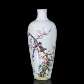 An Exquisite Enamel Painted Gold Flower and Bird Pattern Vase,With Poem
