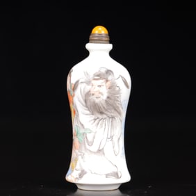 An Exquisite Glass Figure Pattern Snuff Bottle