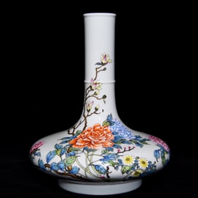 An Exquisite Famille-Rose Flower and Butterfly Pattern Vase