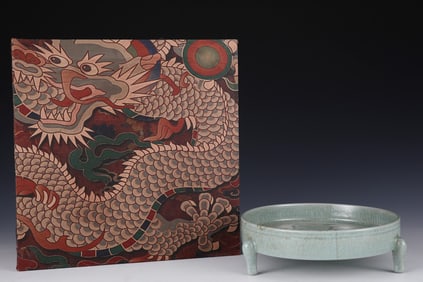 An Exquisite Ru yao Flower and Fish Pattern Tripod Brush Washer,Inlaid Mother-of-pearl-inlay