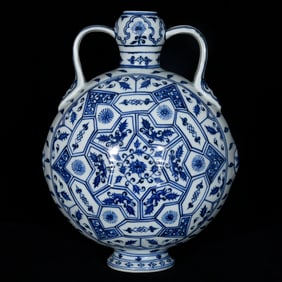 An Exquisite Blue and White Lotus Pattern Double-Ears Vase