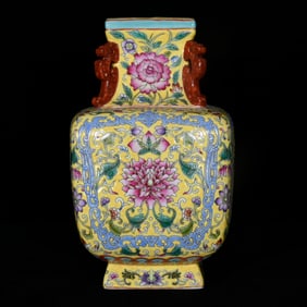 An Exquisite Yellow Ground Enamel Painted Gold Lotus Pattern Vase