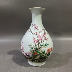 An Exquisite Famille-Rose Painted Gold Flower and Bird Pattern Vase,With Poem