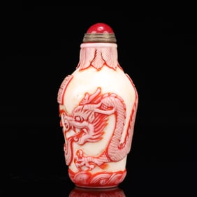 An Exquisite Glass Dragon Pattern Snuff Bottle