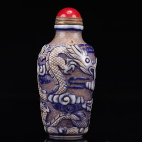 An Exquisite Glass Auspicious Cloud and Dragon Pattern Snuff Bottle
