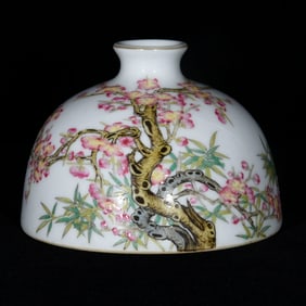An Exquisite Famille-Rose Painted Gold Flower Pattern Vase,With Poem