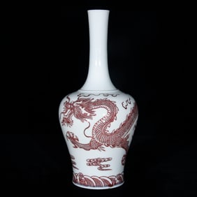 An Exquisite Blue and White Seawater,Auspicious Cloud and Dragon Pattern Vase