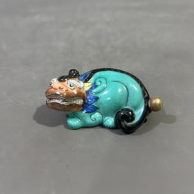 An Exquisite Famille-Rose Painted Gold Auspicious Beast-Shaped Snuff Bottle