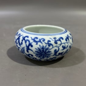 An Exquisite Blue and White Lotus Pattern Water Pot