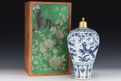A Huge Blue and White Character and Story Pattern Double-Ears Vase,With Gilt Cover