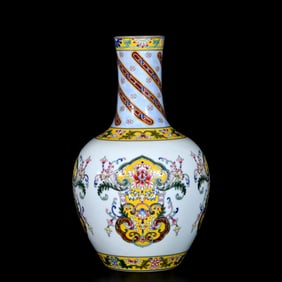An Exquisite Enamel Lotus Pattern Vase