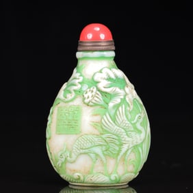An Exquisite Glass Lotus Leaf and Crane Pattern Snuff Bottle
