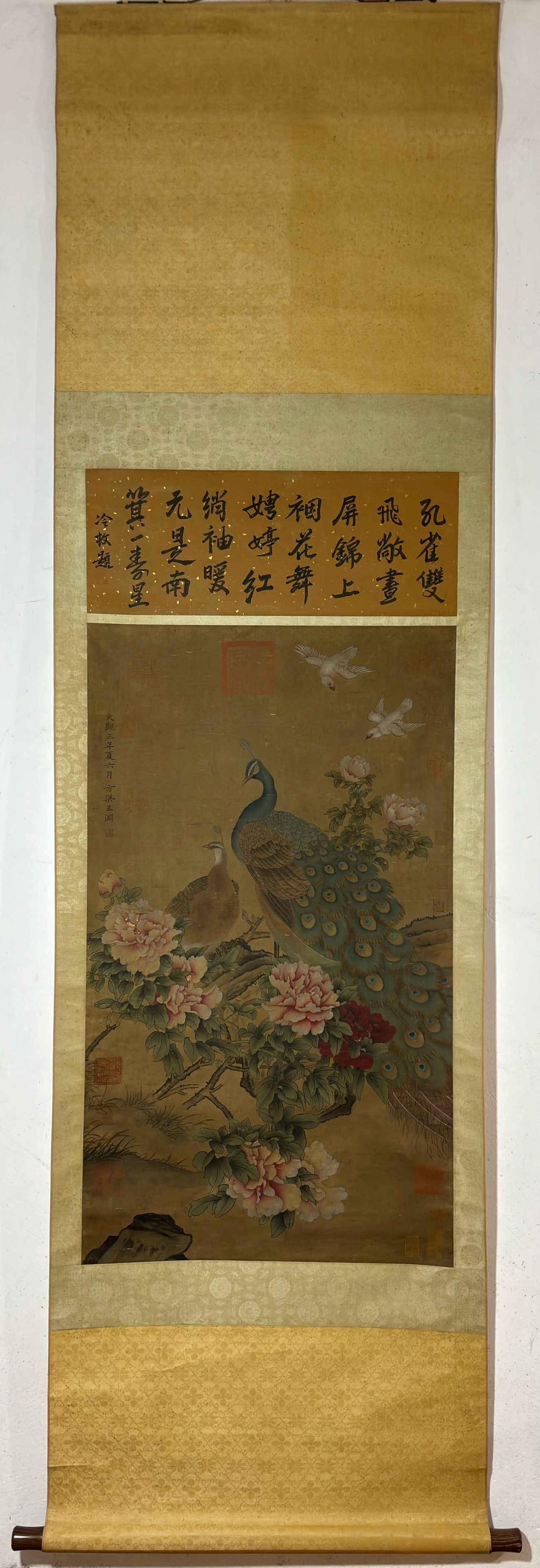 A Chinese Vertical Scroll Ink Painting of Flower and Bird on Silk,Wang Yuan: A Chinese Vertical Scroll Ink Painting of Flower and Bird on Silk,Wang Yuan,Size:(Without frame)38.4inx22.2in 一幅中国水墨绢本花鸟画&#