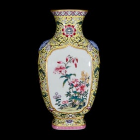 An Exquisite Famille-Rose Flower Pattern Double-Ears Vase