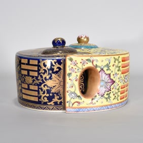 An Exquisite Famille-Rose Lotus Pattern Pot